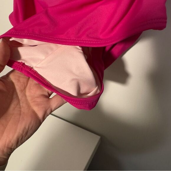Cupshe Rasperry Swimsuit Size Small - Picture 4 of 6